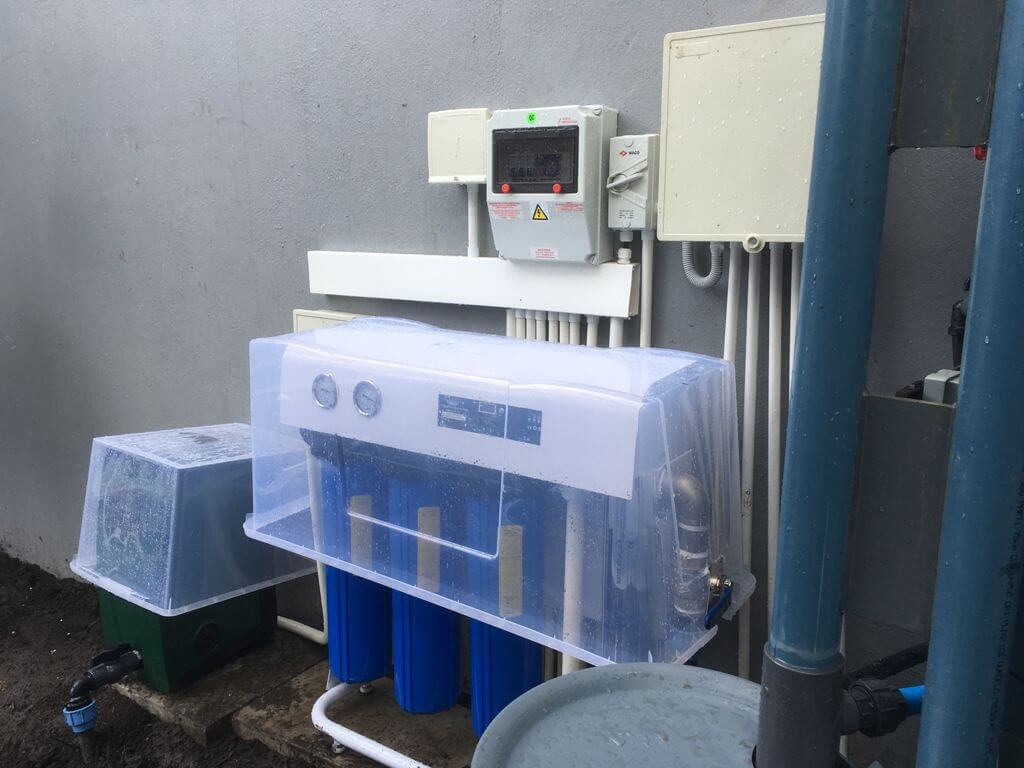 A Typical Bigblue Sediment Filter Bank With Built In Uv Lamp And A Dab Easybox On The Side