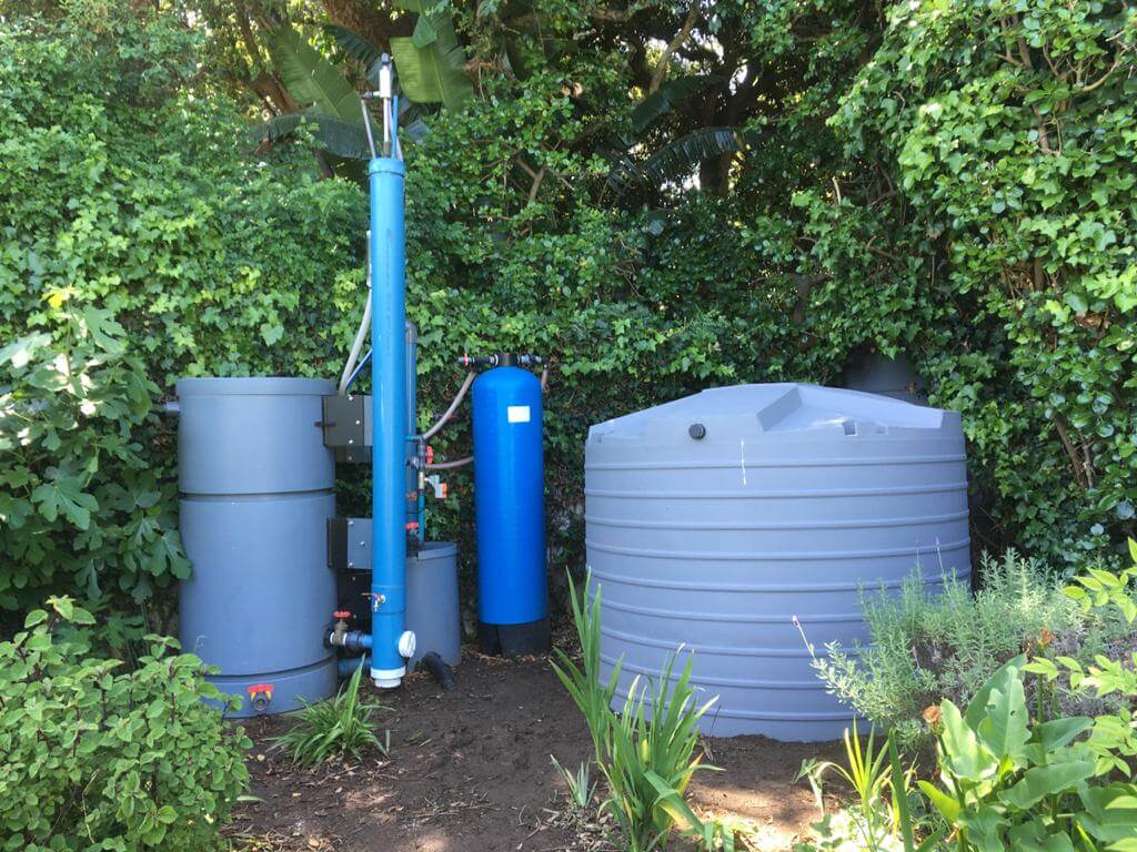 A Typical Df12 Iron Out Filter And Calcite Frp Tank And 5500l Tank